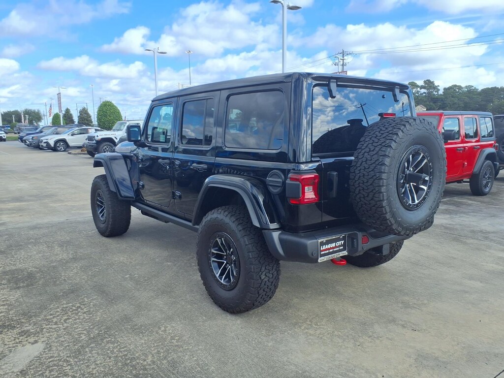 New 2026 Jeep Wrangler 4-Door Rubicon X Sport Utility