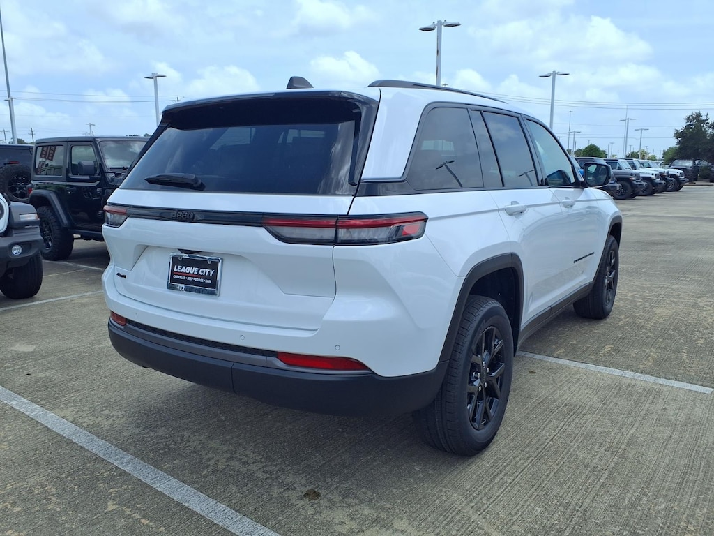 New 2026 Jeep Grand Cherokee Altitude Sport Utility