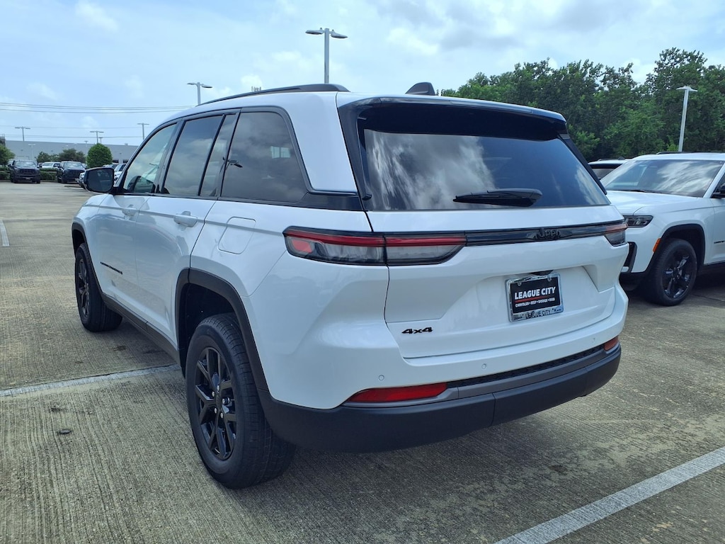 New 2026 Jeep Grand Cherokee Altitude Sport Utility
