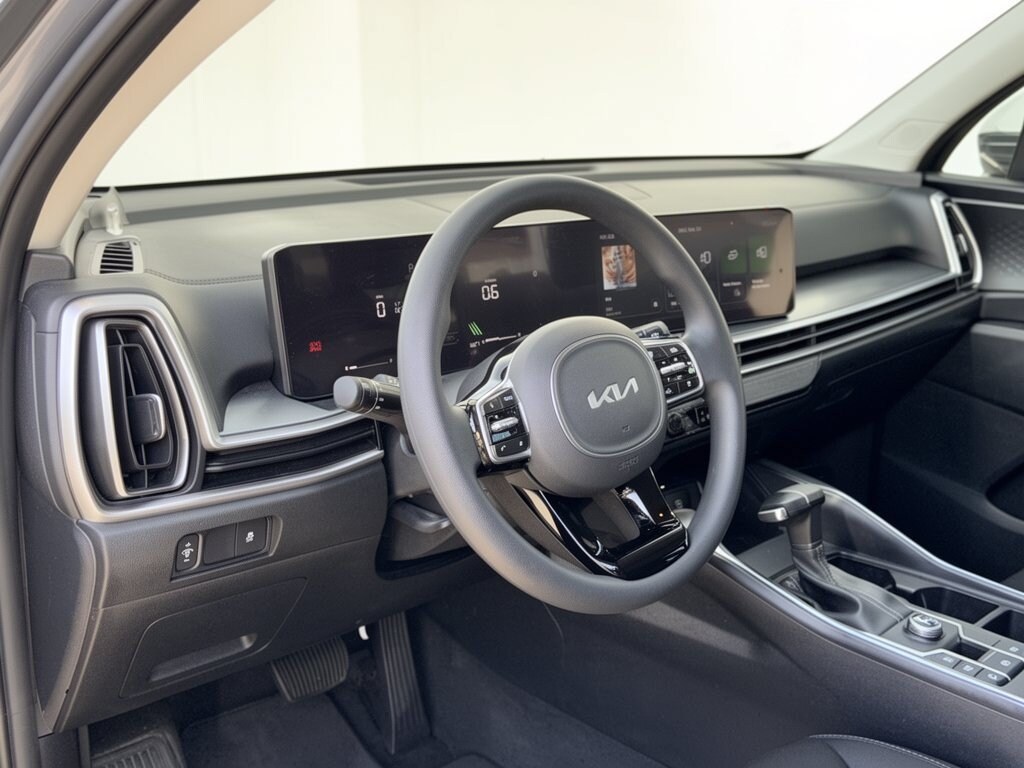 Used 2025 Kia Sorento LX SUV