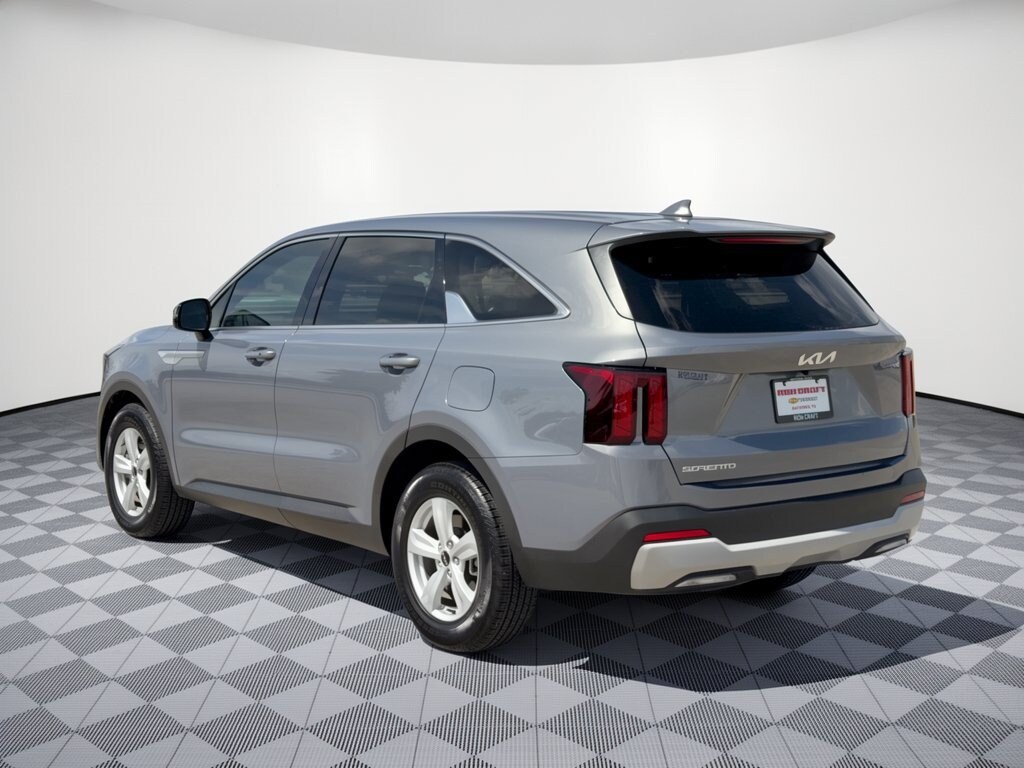 Used 2025 Kia Sorento LX SUV