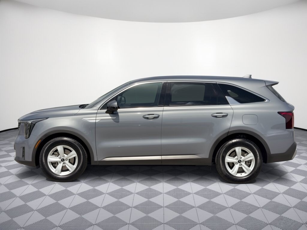 Used 2025 Kia Sorento LX SUV