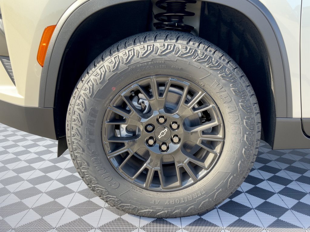 2027 Chevrolet Traverse Z71 - Photo 13