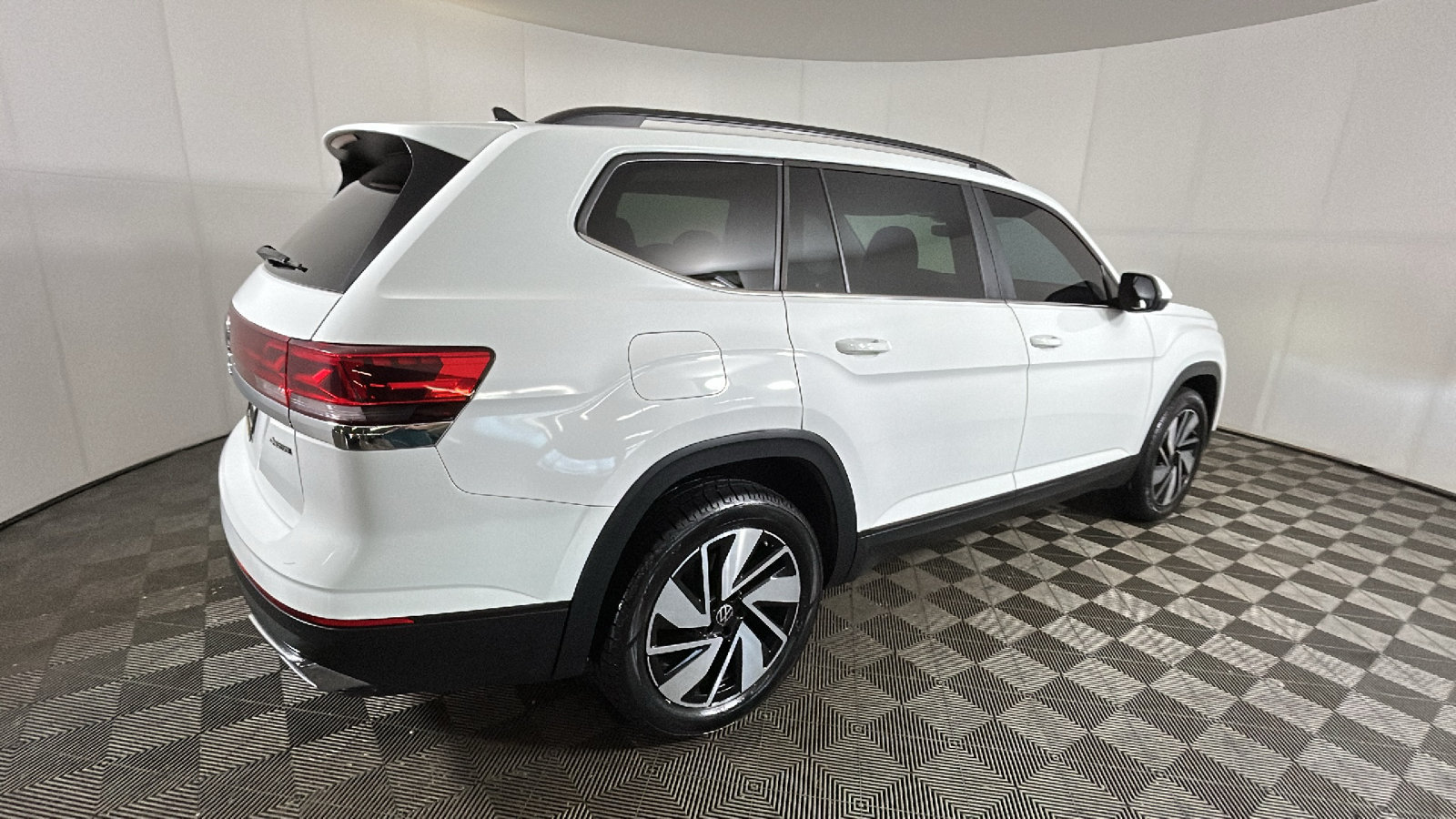 Used 2025 Volkswagen Atlas 2.0T SE w/Technology SUV
