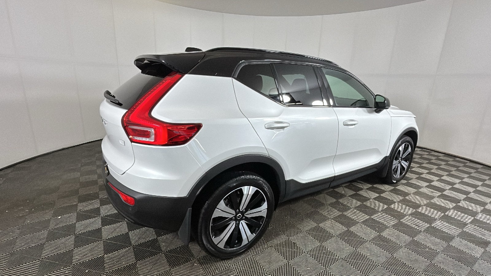 Used 2023 Volvo XC40 Core with VIN YV4ED3UK8P2059171 for sale in Cuyahoga Falls, OH