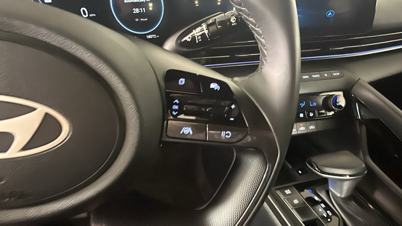 2025 Hyundai Elantra Blue - Photo 21