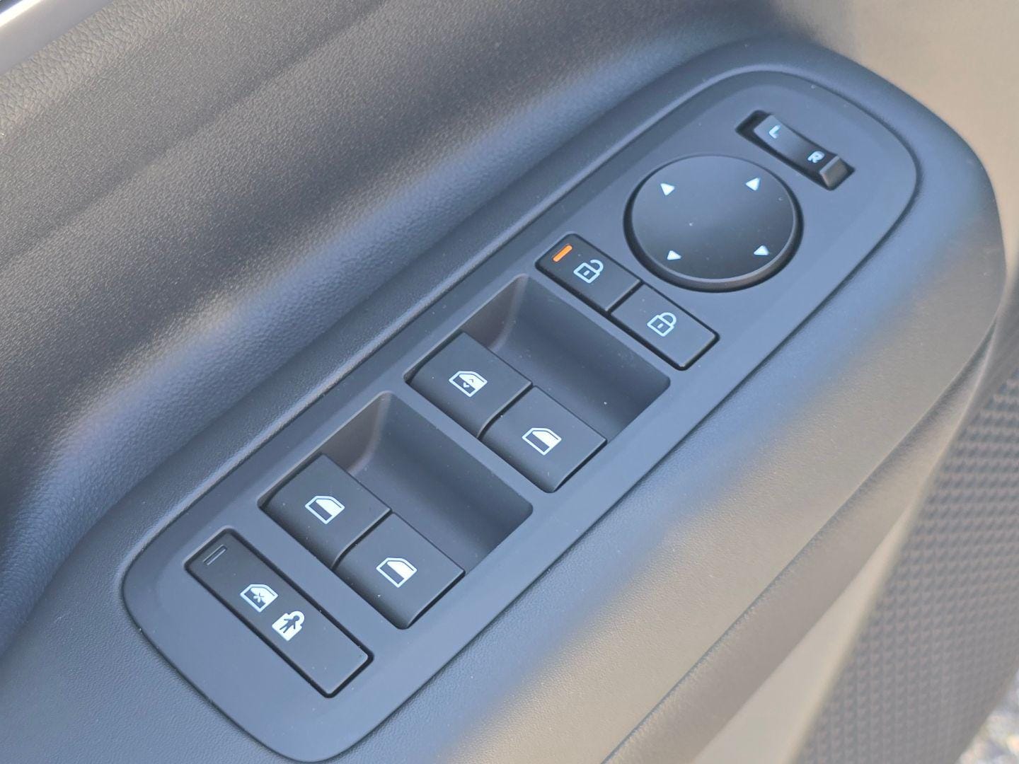 2026 Hyundai Santa Fe SE - Photo 28