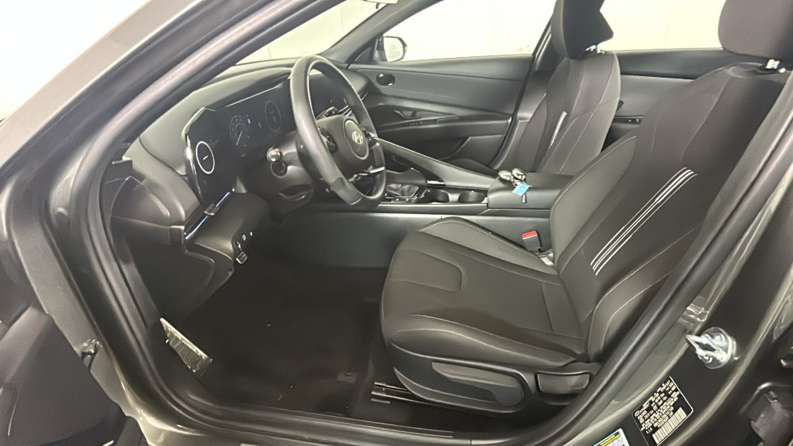 2025 Hyundai Elantra Blue - Photo 14