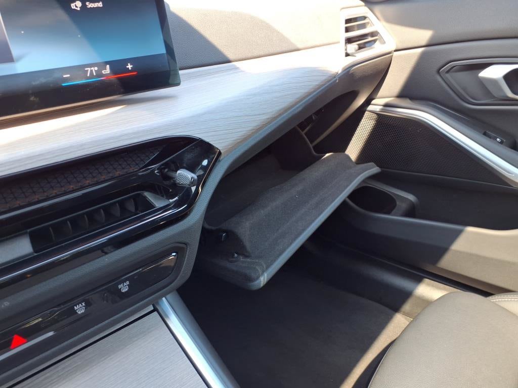 2025 BMW 3 Series 330i - Photo 7