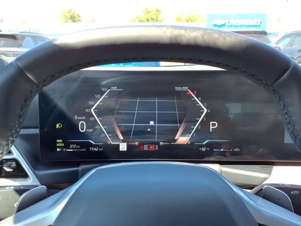 2025 BMW 3 Series 330i - Photo 9