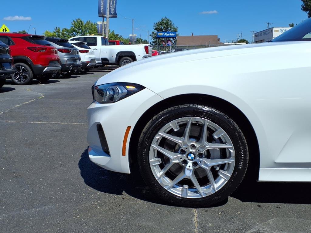 2025 BMW 3 Series 330i - Photo 6