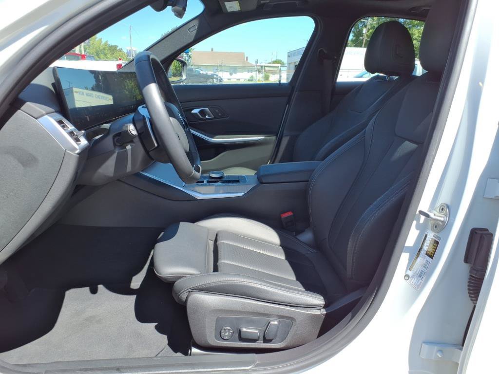 2025 BMW 3 Series 330i - Photo 10