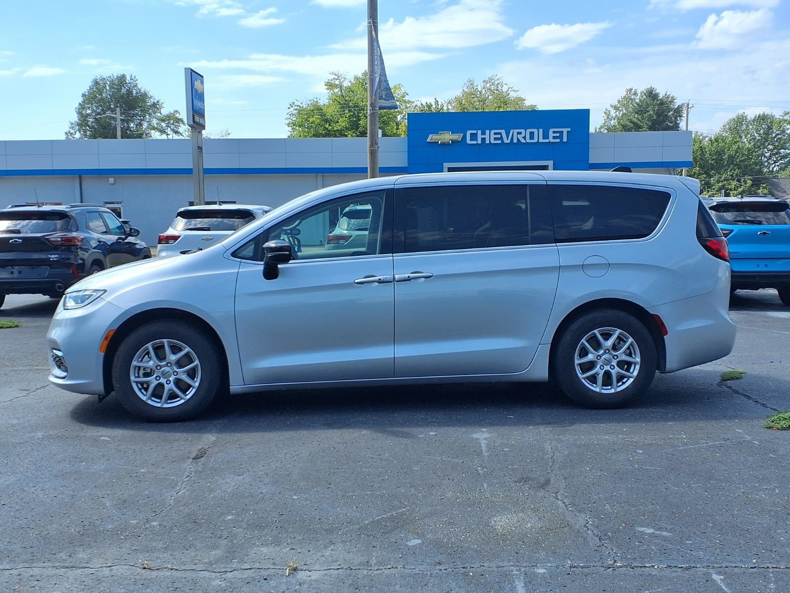 Used 2024 Chrysler Pacifica Touring L Van Passenger Van