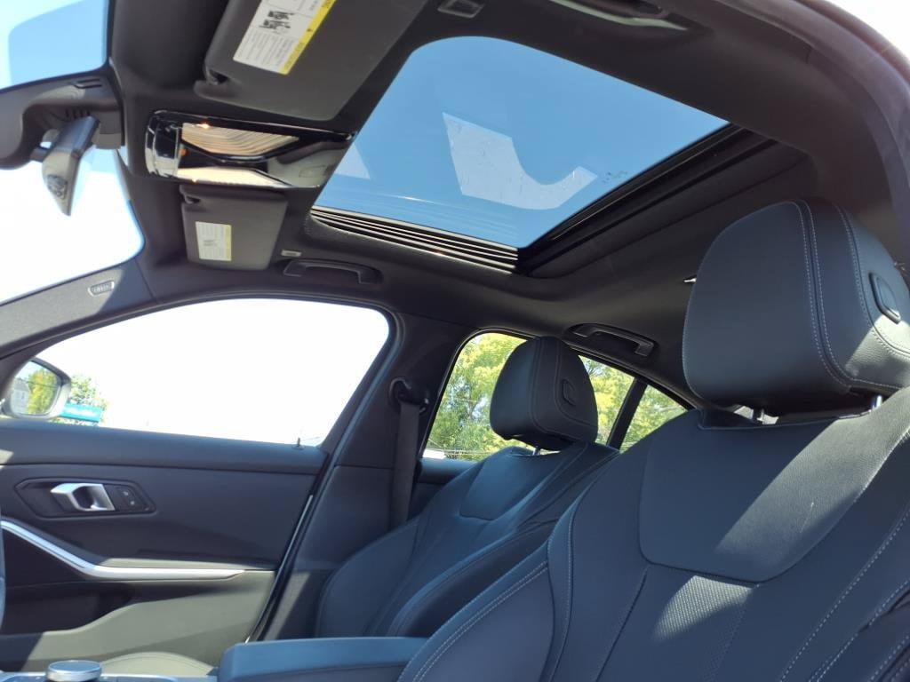 2025 BMW 3 Series 330i - Photo 11