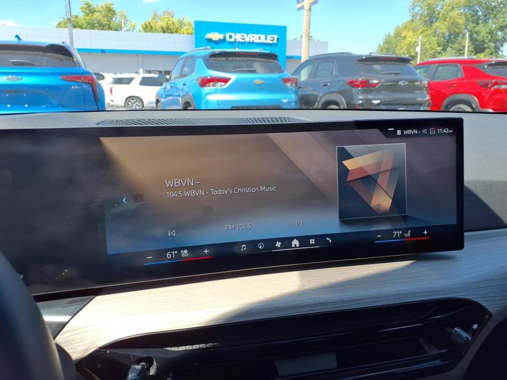 2025 BMW 3 Series 330i - Photo 8