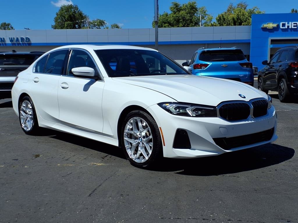 2025 BMW 3 Series 330i - Photo 5