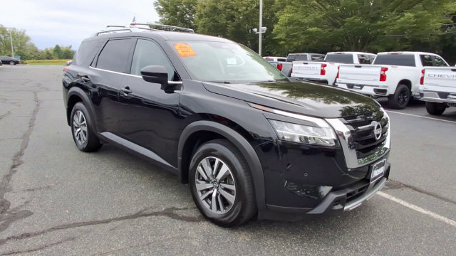 Used 2024 Nissan Pathfinder SL SUV