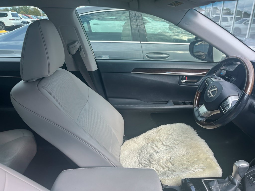 Used 2016 Lexus ES 300h Sedan