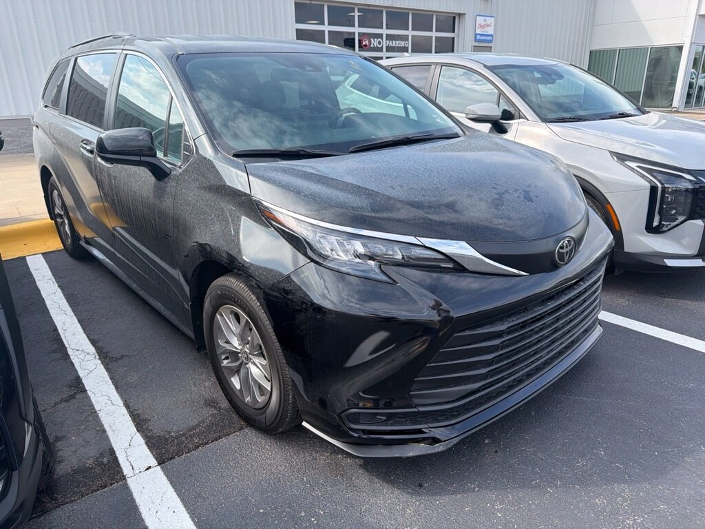 Used 2026 Toyota Sienna LE 8 Passenger Van Passenger Van