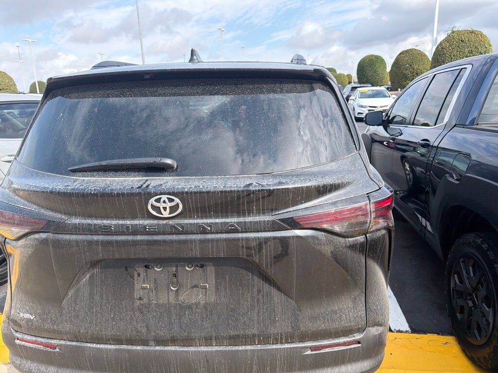 Used 2026 Toyota Sienna LE 8 Passenger Van Passenger Van