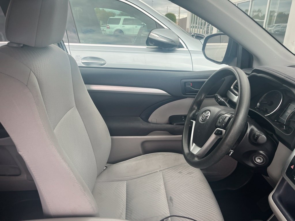 Used 2019 Toyota Highlander LE I4 SUV