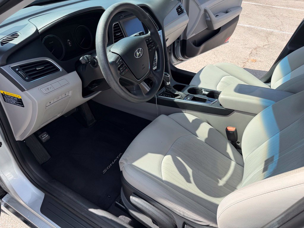 Used 2017 Hyundai Sonata Hybrid SE Sedan