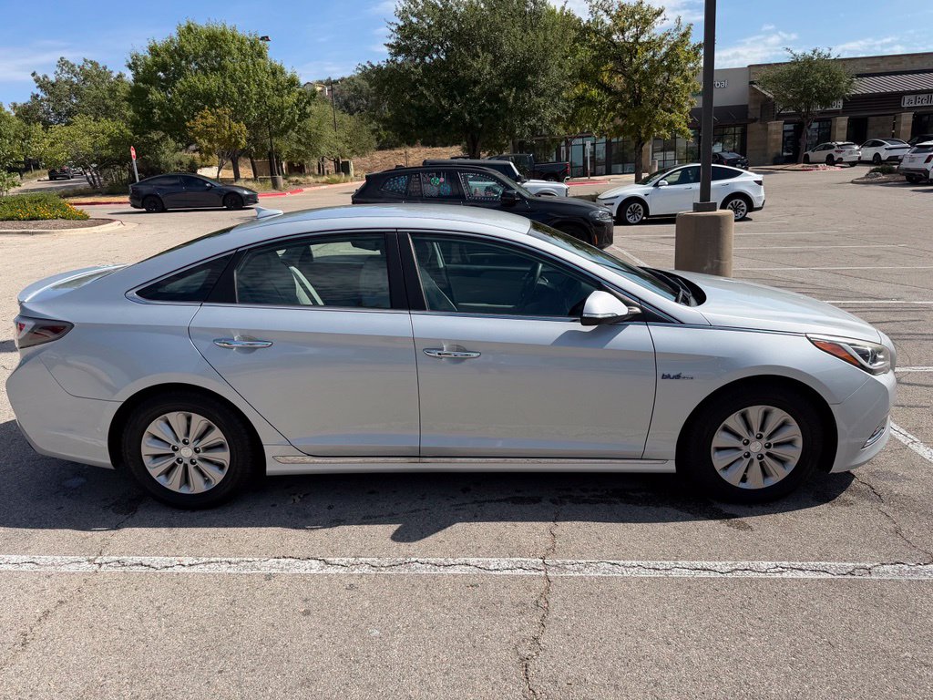 Used 2017 Hyundai Sonata Hybrid SE Sedan