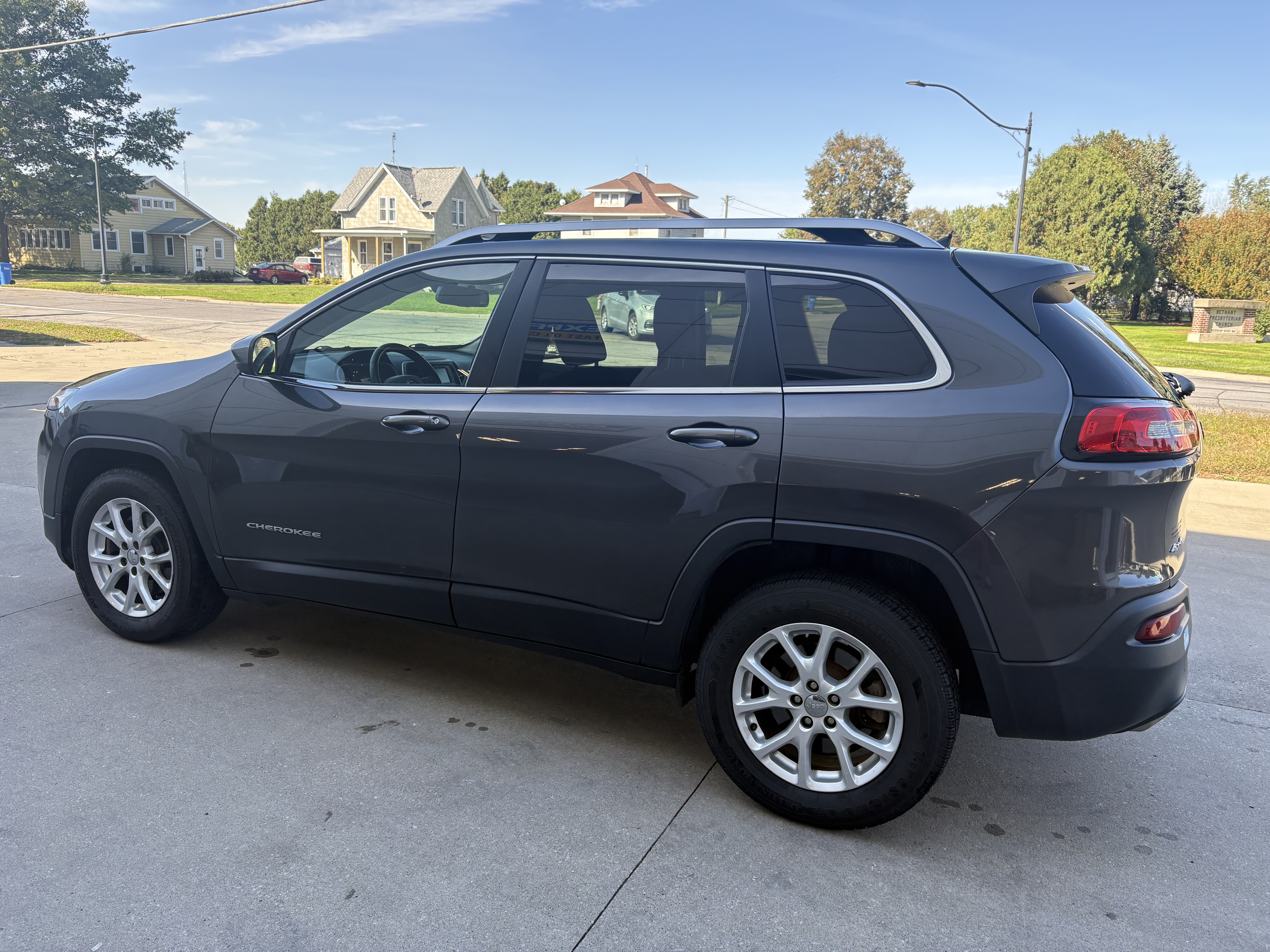Used 2015 Jeep Cherokee Latitude 4x4 SUV