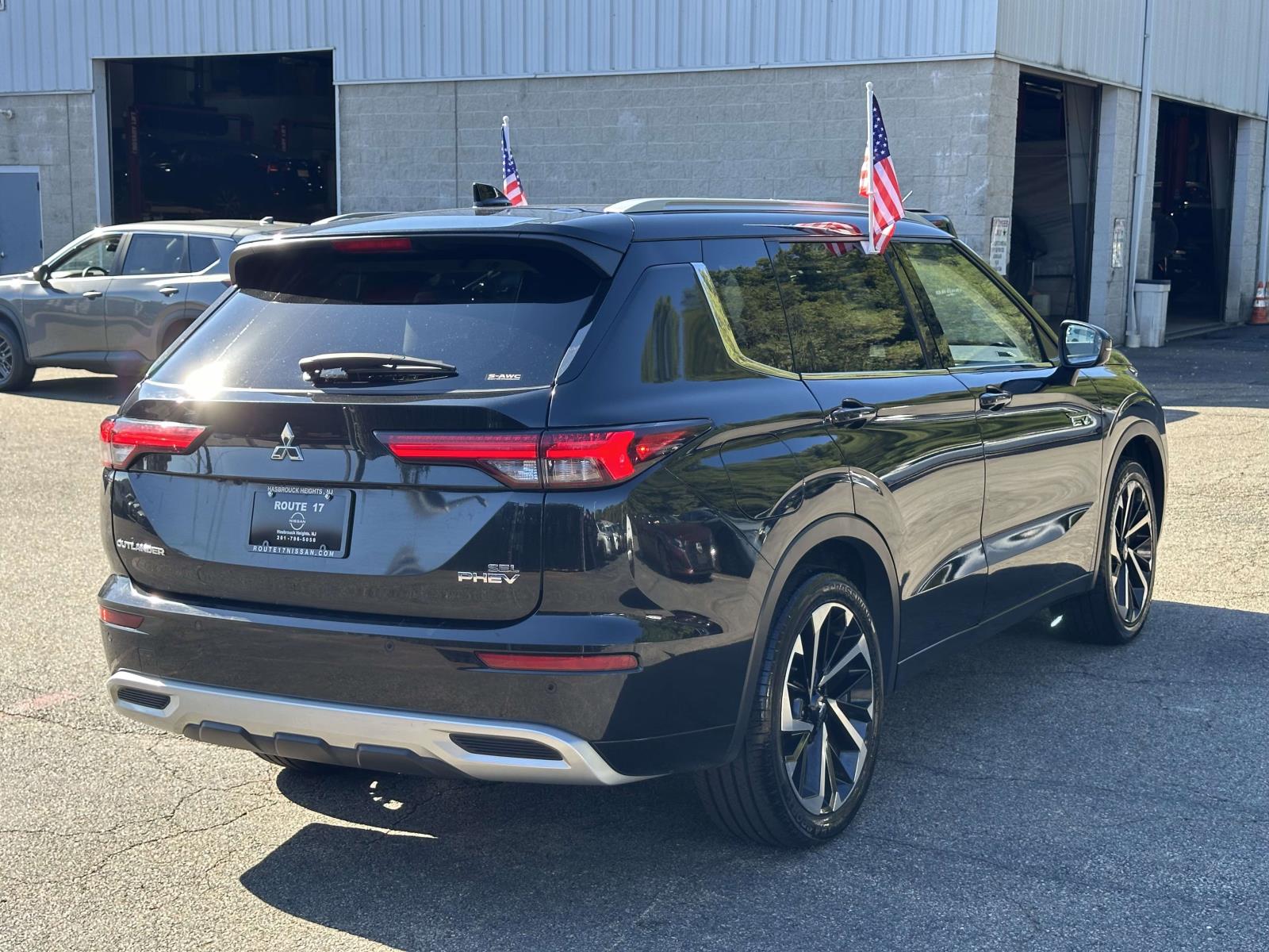 Used 2024 Mitsubishi Outlander Plug-In Hybrid SEL S-AWC Sport Utility