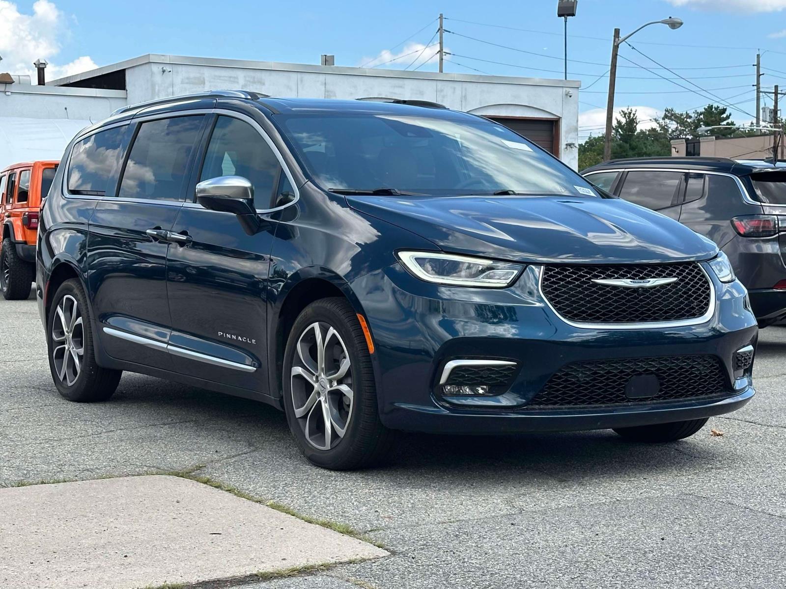 2024 Chrysler Pacifica Mini-van, Passenger 