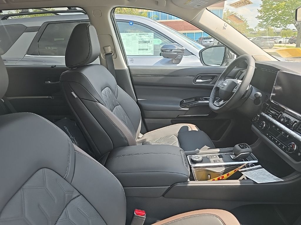 2026 Nissan Pathfinder Platinum - Photo 10