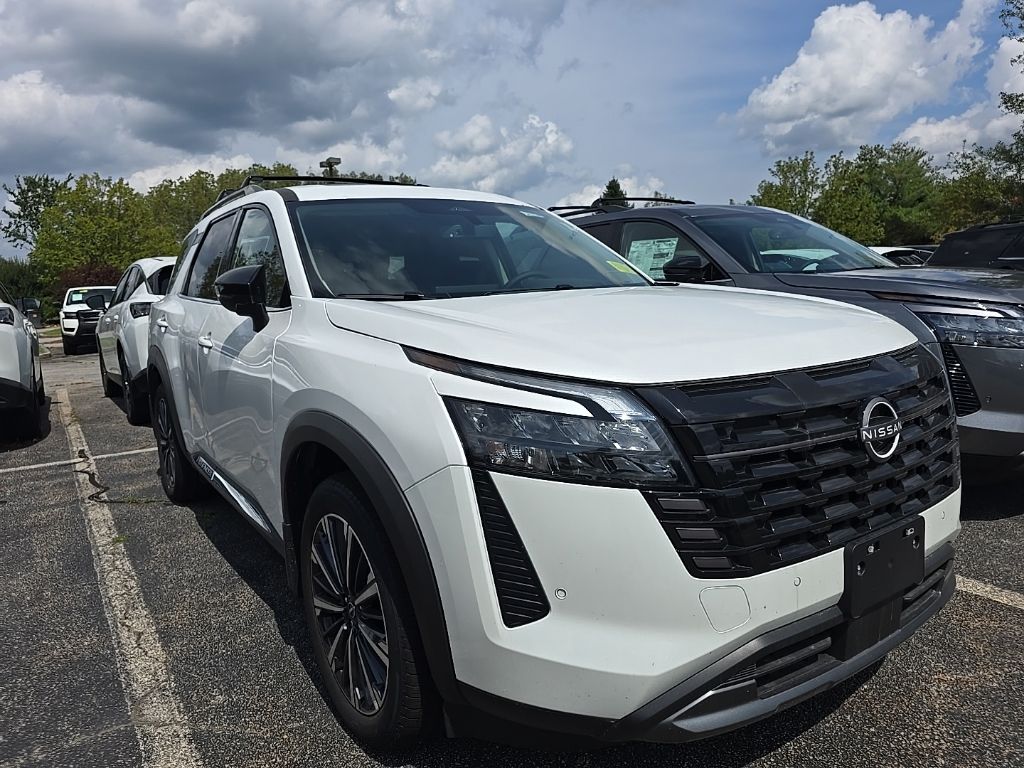 2026 Nissan Pathfinder Platinum - Photo 2