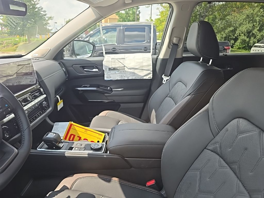 2026 Nissan Pathfinder Platinum - Photo 8