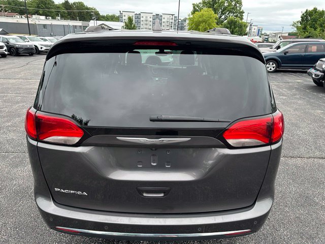 Used 2017 Chrysler Pacifica Touring L Minivan/Van