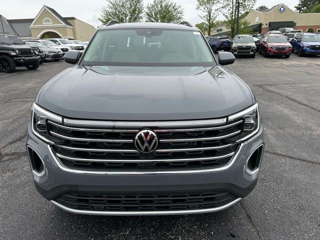 2026 Volkswagen Atlas SE w/Tech - Photo 2