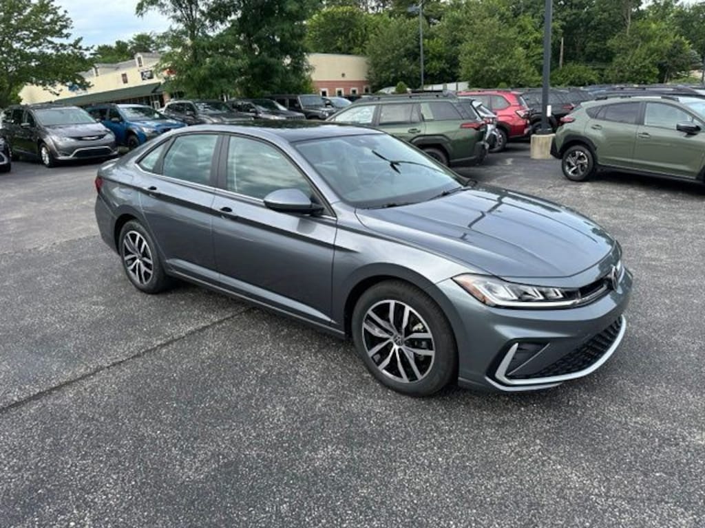 Used 2025 Volkswagen Jetta 1.5T SE Sedan