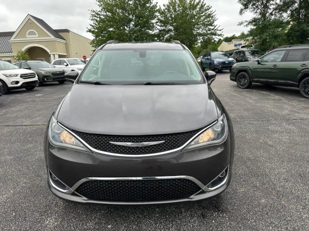 Used 2017 Chrysler Pacifica Touring L Minivan/Van