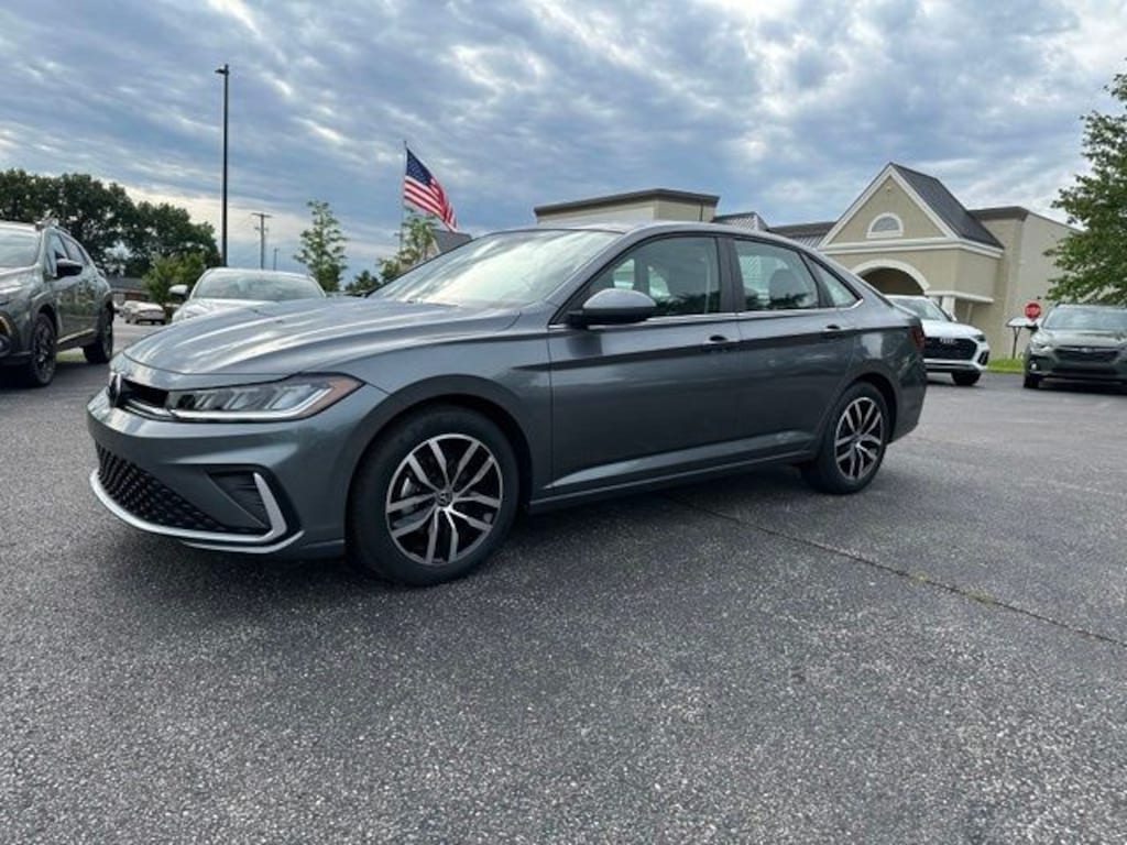 Used 2025 Volkswagen Jetta 1.5T SE Sedan