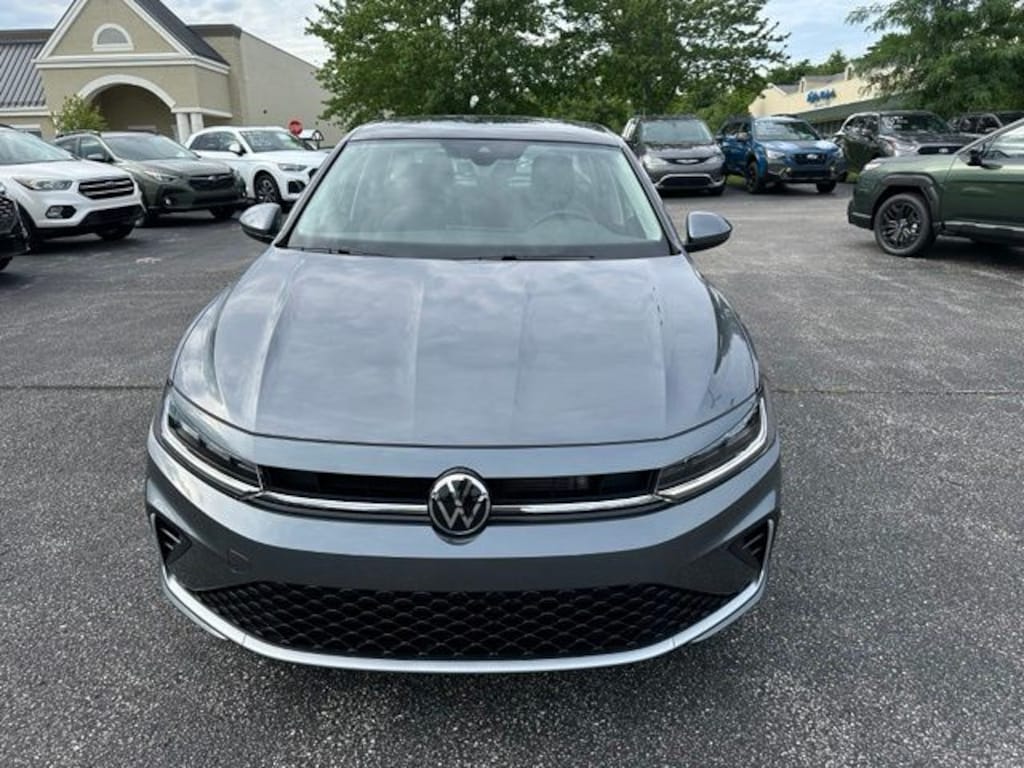 Used 2025 Volkswagen Jetta 1.5T SE Sedan