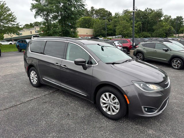 Used 2017 Chrysler Pacifica Touring L Minivan/Van