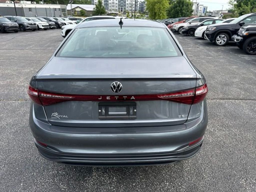 Used 2025 Volkswagen Jetta 1.5T SE Sedan