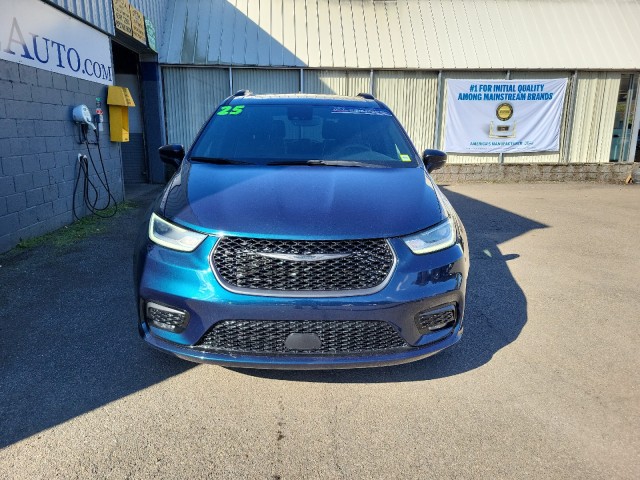 Used 2025 Chrysler Pacifica Limited Minivan/Van