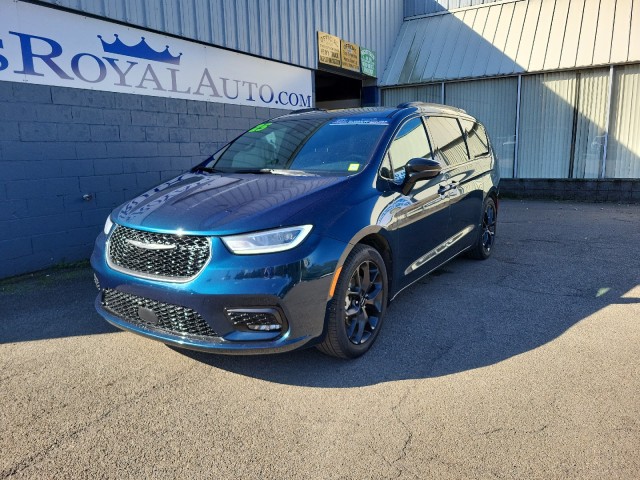 Used 2025 Chrysler Pacifica Limited Minivan/Van