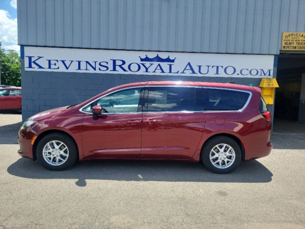 Used 2023 Chrysler Voyager (Fleet-Only) LX Minivan/Van