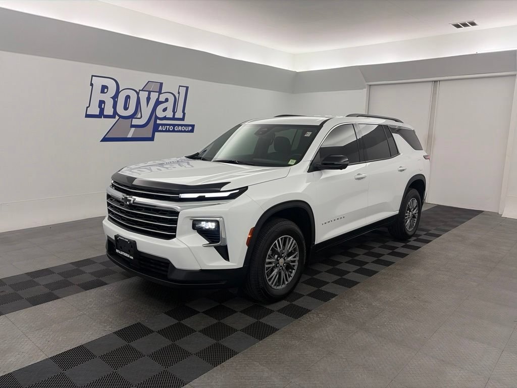 Used 2025 Chevrolet Traverse LT SUV