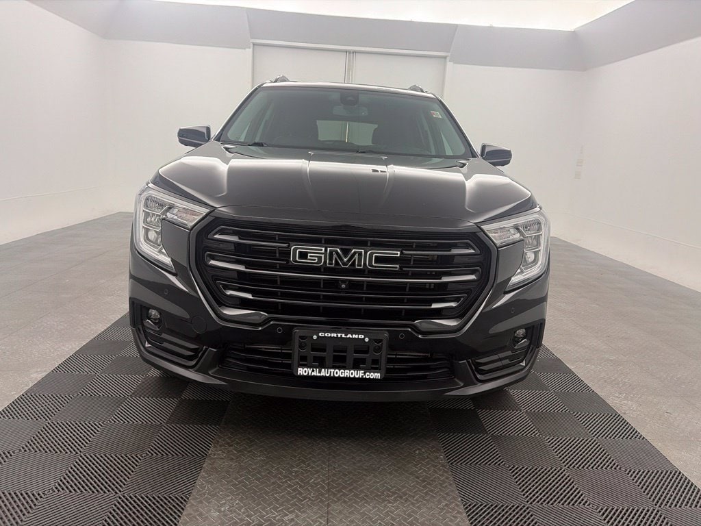 Used 2024 GMC Terrain SLT SUV