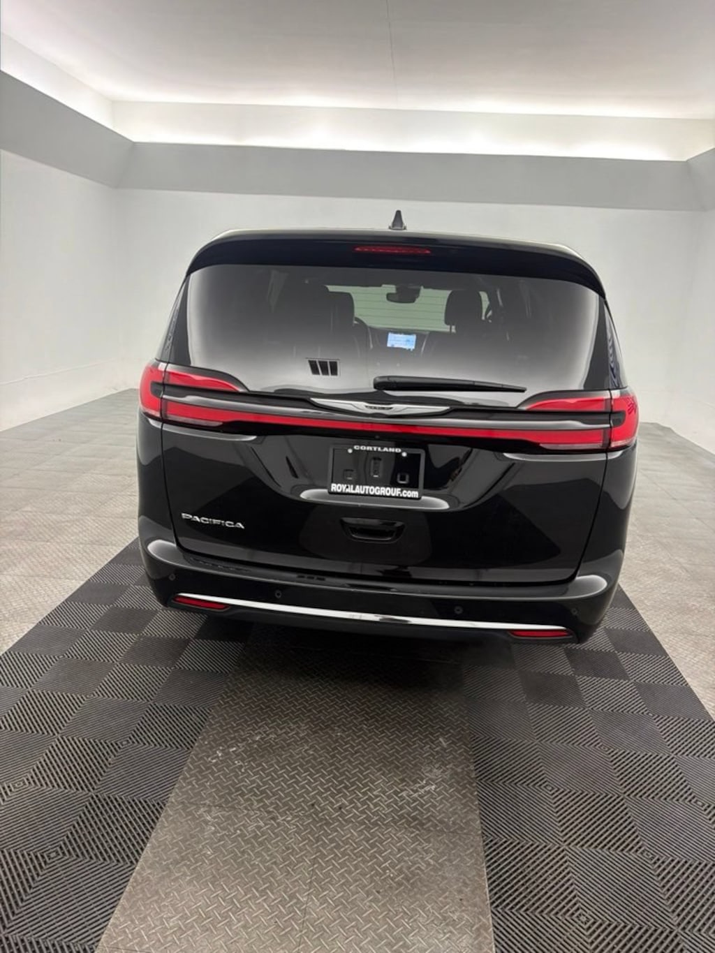 Used 2025 Chrysler Pacifica Select Van Passenger Van