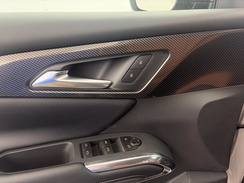 2027 Chevrolet Traverse Z71 - Photo 12