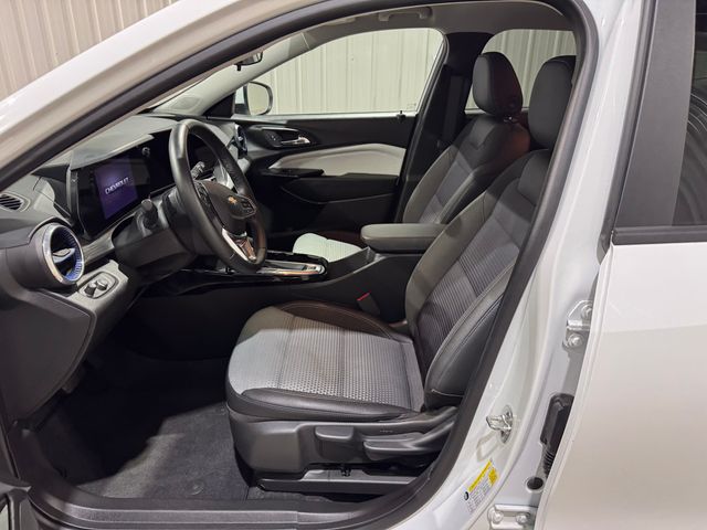 2025 Chevrolet Trax LT - Photo 10
