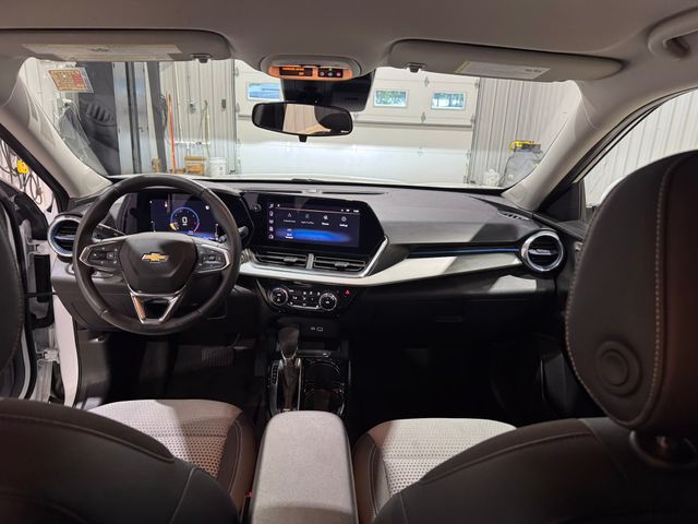 2025 Chevrolet Trax LT - Photo 18